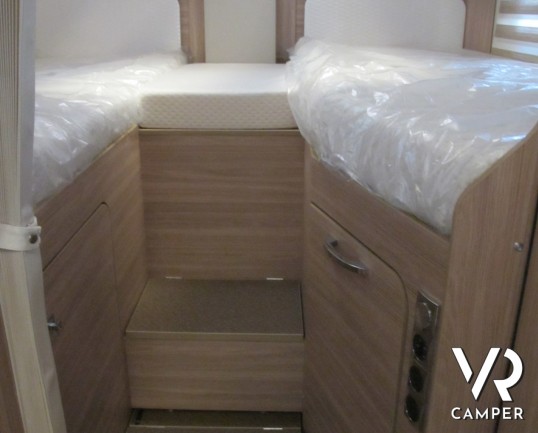 Burstner Ixeo I 690 G_camper motorhome_letti gemelli in coda_letto basculante_camper con garage_italiavr vendita camper torino druento