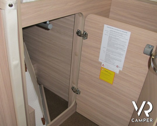 Burstner Ixeo I 690 G_camper motorhome_letti gemelli in coda_letto basculante_camper con garage_italiavr vendita camper torino druento