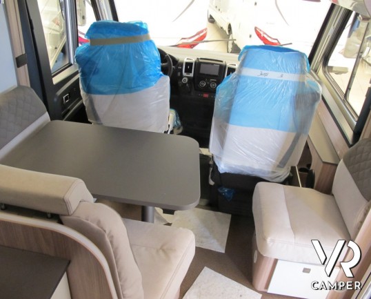 Burstner Ixeo I 690 G_camper motorhome_letti gemelli in coda_letto basculante_camper con garage_italiavr vendita camper torino druento