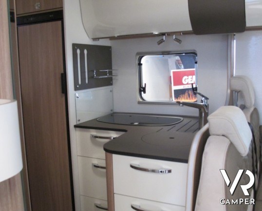 Burstner Ixeo I 690 G_camper motorhome_letti gemelli in coda_letto basculante_camper con garage_italiavr vendita camper torino druento