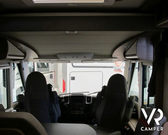 Carthago C-Compactline I 138 DB_camper motorhome_letto matrimoniale_letto basculante_4 posti letto_ frigorifero grande_ampia dinette_garage biciclette
