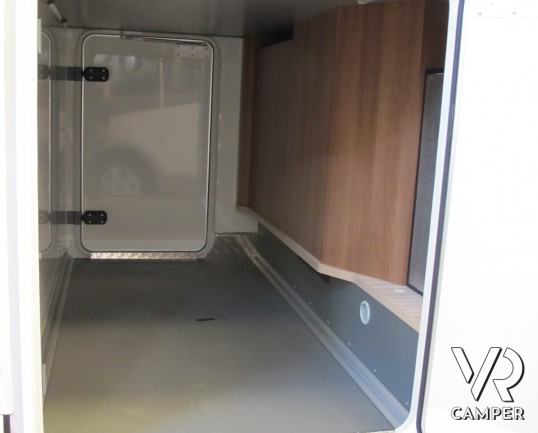 Carthago C-Compactline I 138 DB_camper motorhome_letto matrimoniale_letto basculante_4 posti letto_ frigorifero grande_ampia dinette_garage biciclette