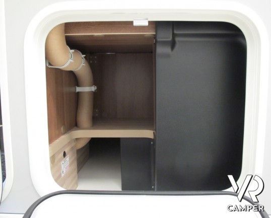 Carthago C-Compactline I 138 DB_camper motorhome_letto matrimoniale_letto basculante_4 posti letto_ frigorifero grande_ampia dinette_garage biciclette