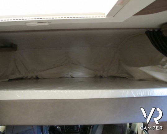Carthago C-Compactline I 138 DB_camper motorhome_letto matrimoniale_letto basculante_4 posti letto_ frigorifero grande_ampia dinette_garage biciclette