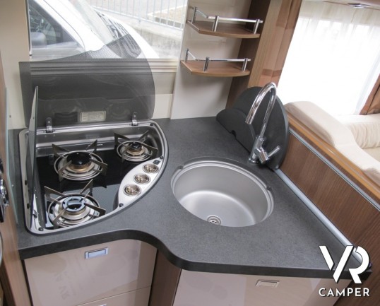 Carthago C-Tourer I 144 LE Epic_camper motorhome_camper pochi chilometri_camper 2017_veranda_portabici_antenna satellitare