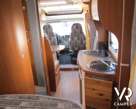 Chausson Welcome 72_camper semintegrale_camper usato_letto nautico_comoda dinette_camper con garage_camper usati occasione_concessionara vendita campe