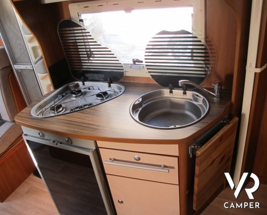 Chausson Welcome 72_camper semintegrale_camper usato_letto nautico_comoda dinette_camper con garage_camper usati occasione_concessionara vendita campe