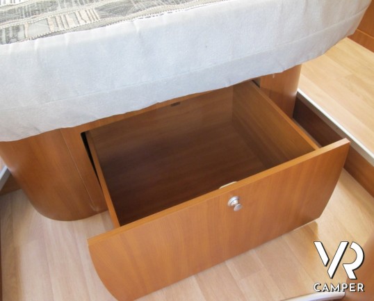 Chausson Welcome 72_camper semintegrale_camper usato_letto nautico_comoda dinette_camper con garage_camper usati occasione_concessionara vendita campe