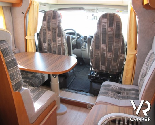 Chausson Welcome 72_camper semintegrale_camper usato_letto nautico_comoda dinette_camper con garage_camper usati occasione_concessionara vendita campe