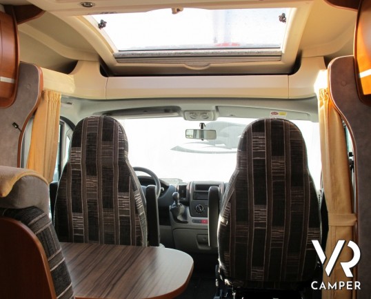 Chausson Welcome 72_camper semintegrale_camper usato_letto nautico_comoda dinette_camper con garage_camper usati occasione_concessionara vendita campe