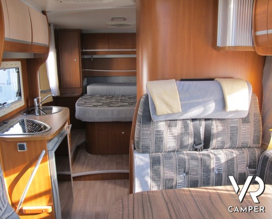 Chausson Welcome 72_camper semintegrale_camper usato_letto nautico_comoda dinette_camper con garage_camper usati occasione_concessionara vendita campe