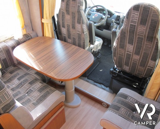 Chausson Welcome 72_camper semintegrale_camper usato_letto nautico_comoda dinette_camper con garage_camper usati occasione_concessionara vendita campe