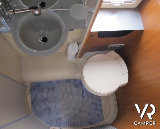 Chausson Welcome 72_camper semintegrale_camper usato_letto nautico_comoda dinette_camper con garage_camper usati occasione_concessionara vendita campe