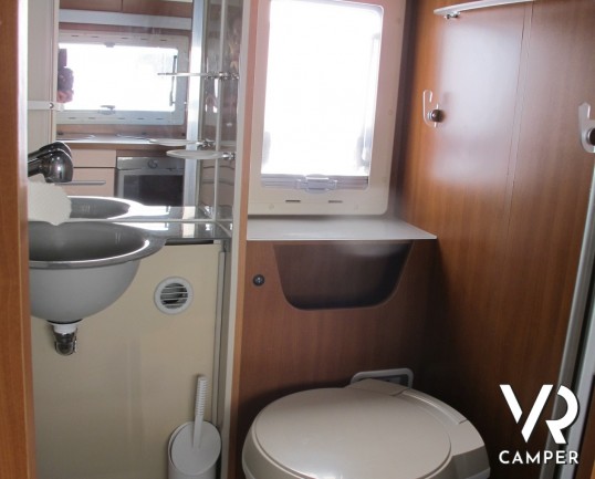 Chausson Welcome 72_camper semintegrale_camper usato_letto nautico_comoda dinette_camper con garage_camper usati occasione_concessionara vendita campe