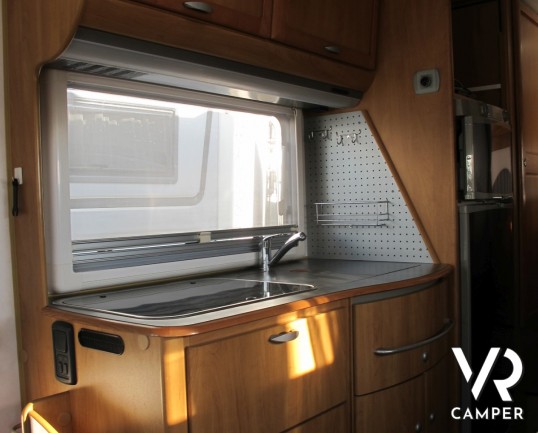 Hymer B 644_camper usato motorhome_camper 4 posti_letto matrimoniale_letto basculante_ampia dinette_garage_camper usato occasione_ottime condizioni_i
