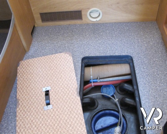 Hymer B 644_camper usato motorhome_camper 4 posti_letto matrimoniale_letto basculante_ampia dinette_garage_camper usato occasione_ottime condizioni_i