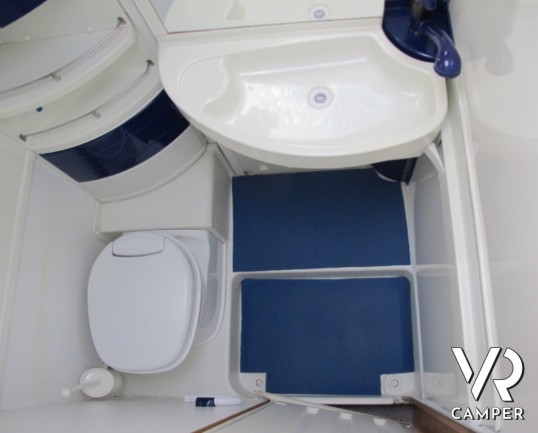 Hymer B 644_camper usato motorhome_camper 4 posti_letto matrimoniale_letto basculante_ampia dinette_garage_camper usato occasione_ottime condizioni_i