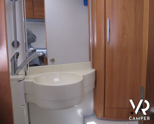 Hymer Exsis 522 - motorhome compatto con garage