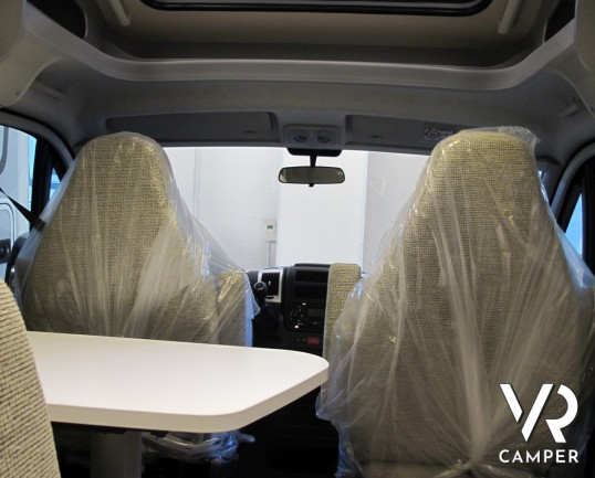 Hymer Tramp GL 578 "Ambition": camper nuovo semintegrale con letti gemelli, letto basculante, bagno e doccia separati_italiavr vendita camper torino d