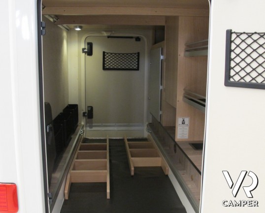 Hymer Tramp GL 578 "Ambition": camper nuovo semintegrale con letti gemelli, letto basculante, bagno e doccia separati_italiavr vendita camper torino d