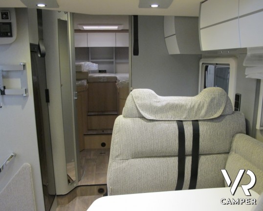 Hymer Tramp GL 578 "Ambition": camper nuovo semintegrale con letti gemelli, letto basculante, bagno e doccia separati_italiavr vendita camper torino d