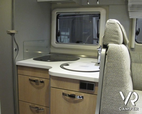 Hymer Tramp GL 578 "Ambition": camper nuovo semintegrale con letti gemelli, letto basculante, bagno e doccia separati_italiavr vendita camper torino d