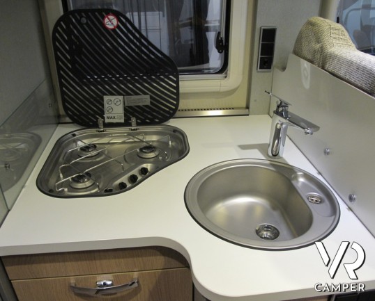 Hymer Tramp GL 578 "Ambition": camper nuovo semintegrale con letti gemelli, letto basculante, bagno e doccia separati_italiavr vendita camper torino d