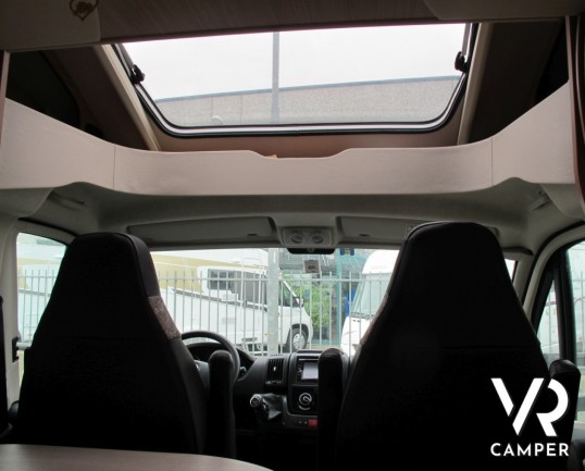 Knaus Sky Wave 650 MG_camper semintegrale_camper letto matrimoniale_ampia dinette_camper con garage_camper in vendita a torino druento