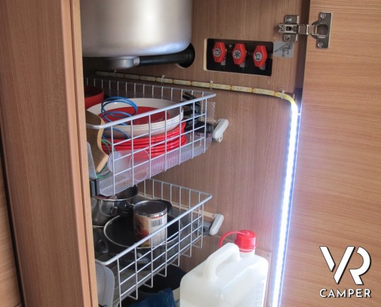 Knaus Sky Wave 650 MG_camper semintegrale_camper letto matrimoniale_ampia dinette_camper con garage_camper in vendita a torino druento