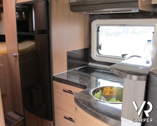 Knaus Sky Wave 650 MG_camper semintegrale_camper letto matrimoniale_ampia dinette_camper con garage_camper in vendita a torino druento