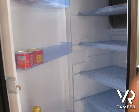 Knaus Sky Wave 650 MG_camper semintegrale_camper letto matrimoniale_ampia dinette_camper con garage_camper in vendita a torino druento