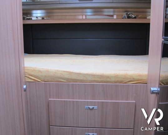 Knaus Sky Wave 650 MG_camper semintegrale_camper letto matrimoniale_ampia dinette_camper con garage_camper in vendita a torino druento