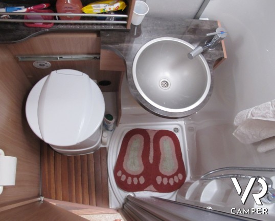 Knaus Sky Wave 650 MG_camper semintegrale_camper letto matrimoniale_ampia dinette_camper con garage_camper in vendita a torino druento