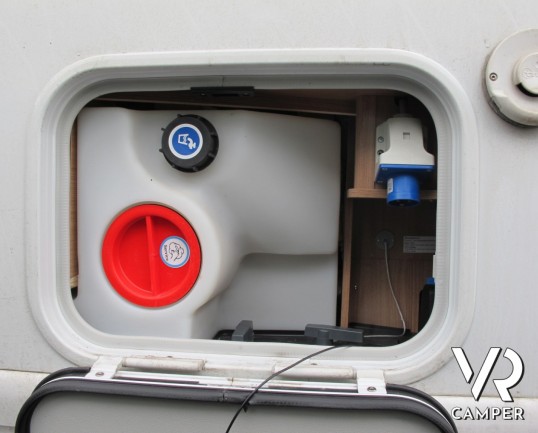 Knaus Sky Wave 650 MG_camper semintegrale_camper letto matrimoniale_ampia dinette_camper con garage_camper in vendita a torino druento