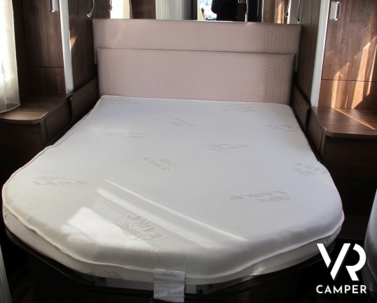 Laika Ecovip 712: camper motorhome usato con 4 posti letto, veranda, riscaldamento Truma Combi 6E