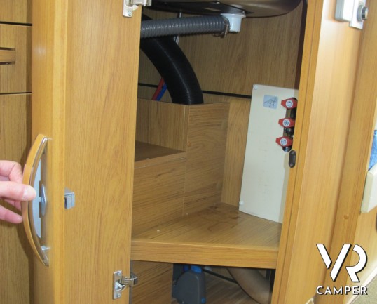 Rimor Super Brig 687_camper mansardato usato con garage_ampia dinette_bagno con doccia separata_camper usati occasione_concessionaria camper torino dr