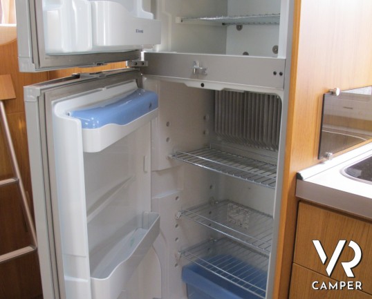 Rimor Super Brig 687_camper mansardato usato con garage_ampia dinette_bagno con doccia separata_camper usati occasione_concessionaria camper torino dr