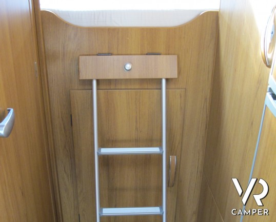 Rimor Super Brig 687_camper mansardato usato con garage_ampia dinette_bagno con doccia separata_camper usati occasione_concessionaria camper torino dr