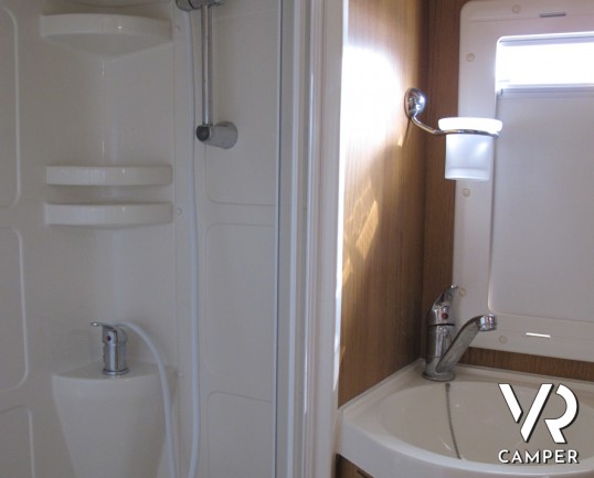 Rimor Super Brig 687_camper mansardato usato con garage_ampia dinette_bagno con doccia separata_camper usati occasione_concessionaria camper torino dr