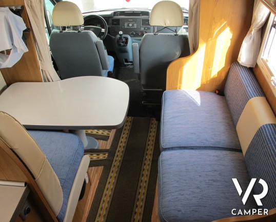 Rimor Super Brig 687_camper mansardato usato con garage_ampia dinette_bagno con doccia separata_camper usati occasione_concessionaria camper torino dr