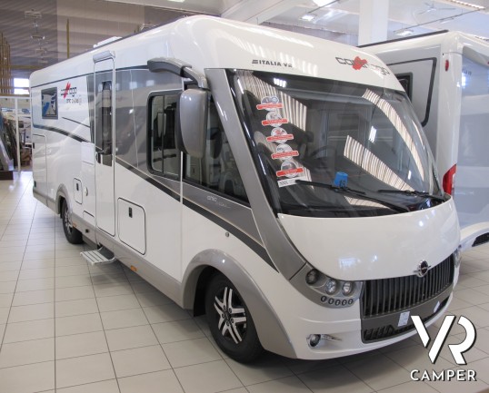 Carthago Chic C-Line I 5.0: camper motorhome nuovo con letto nautico posteriore, patente C, 4 posti omologato, ampio garage e dinette comoda.