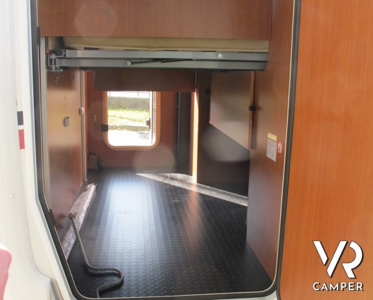 Challenger Mageo 119 EB_camper semintegrale usato con letto nautico, frigorifero grande, bagno e doccia separati, oblò panoramico_italiavr_vendita e n