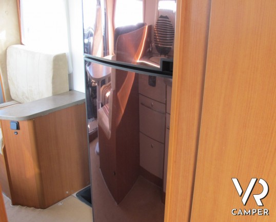 Challenger Mageo 119 EB_camper semintegrale usato con letto nautico, frigorifero grande, bagno e doccia separati, oblò panoramico_italiavr_vendita e n