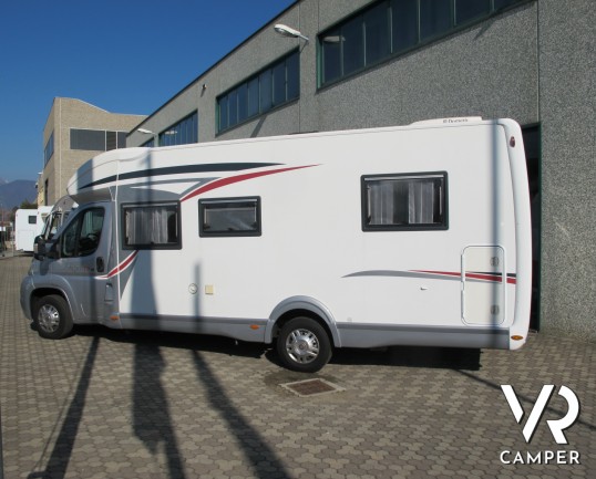 Challenger Mageo 119 EB_camper semintegrale usato con letto nautico, frigorifero grande, bagno e doccia separati, oblò panoramico_italiavr_vendita e n
