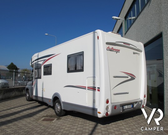 Challenger Mageo 119 EB_camper semintegrale usato con letto nautico, frigorifero grande, bagno e doccia separati, oblò panoramico_italiavr_vendita e n