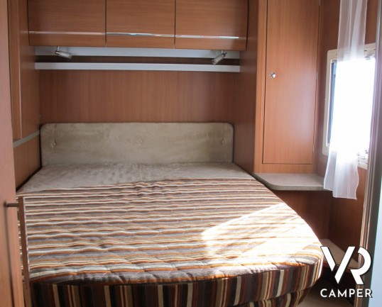 Challenger Mageo 119 EB_camper semintegrale usato con letto nautico, frigorifero grande, bagno e doccia separati, oblò panoramico_italiavr_vendita e n