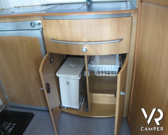 Hymer B 544: camper motorhome usato, con dinette comoda, letto basculante, ottime condizioni, occasione camper usato in vendita a torino druento, conc