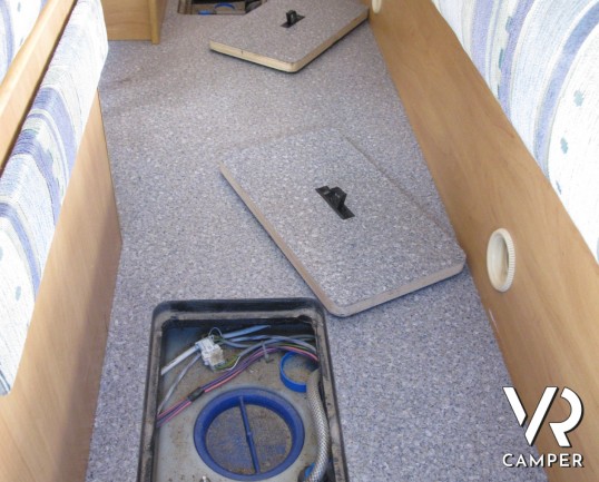 Hymer B 544: camper motorhome usato, con dinette comoda, letto basculante, ottime condizioni, occasione camper usato in vendita a torino druento, conc