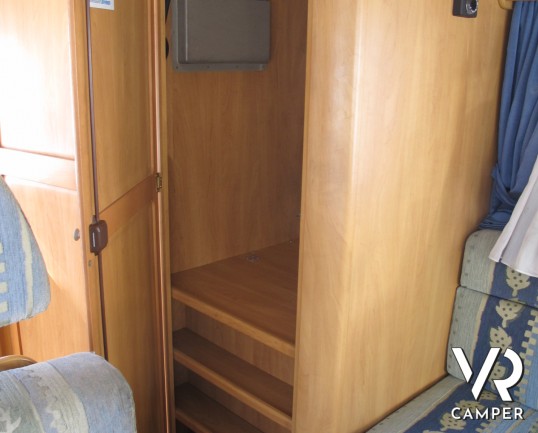 Hymer B 544: camper motorhome usato, con dinette comoda, letto basculante, ottime condizioni, occasione camper usato in vendita a torino druento, conc