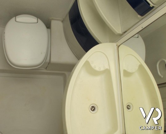 Hymer B 544: camper motorhome usato, con dinette comoda, letto basculante, ottime condizioni, occasione camper usato in vendita a torino druento, conc